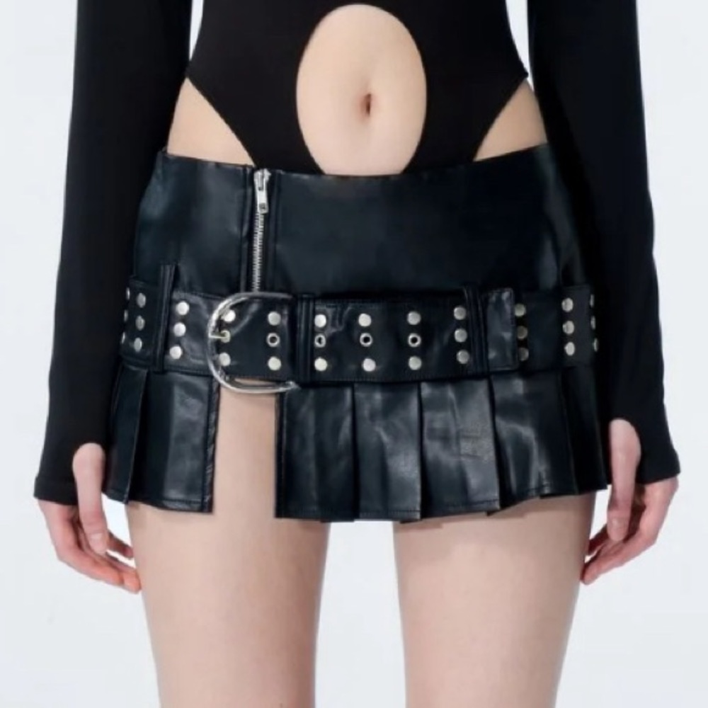 Faux Leather pleated belt skirt (L) ships immediately ‼️